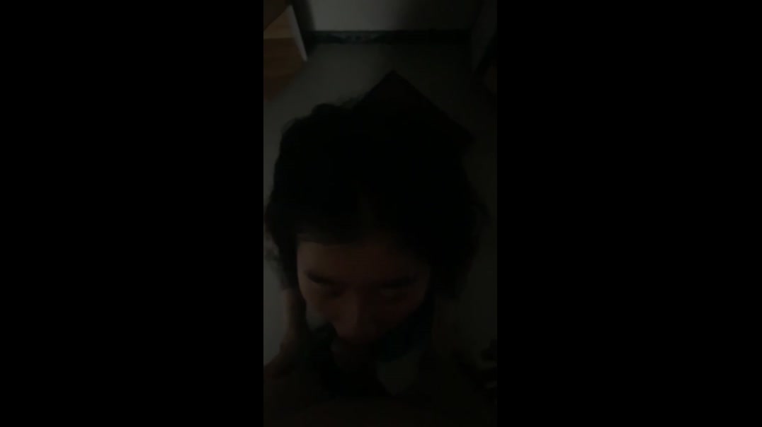 Chị gái cùng công ty tôi
